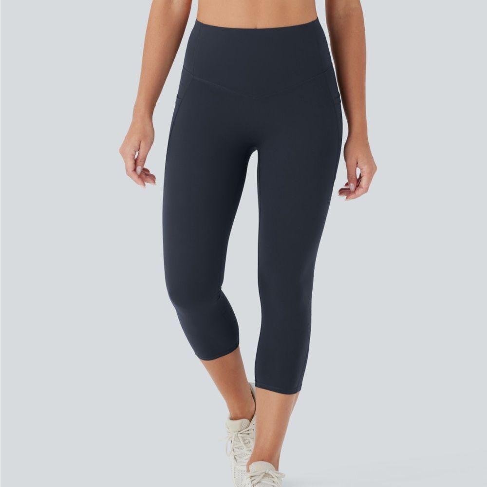 HALARA Capri Pants High-Waisted XS NWT CARBON